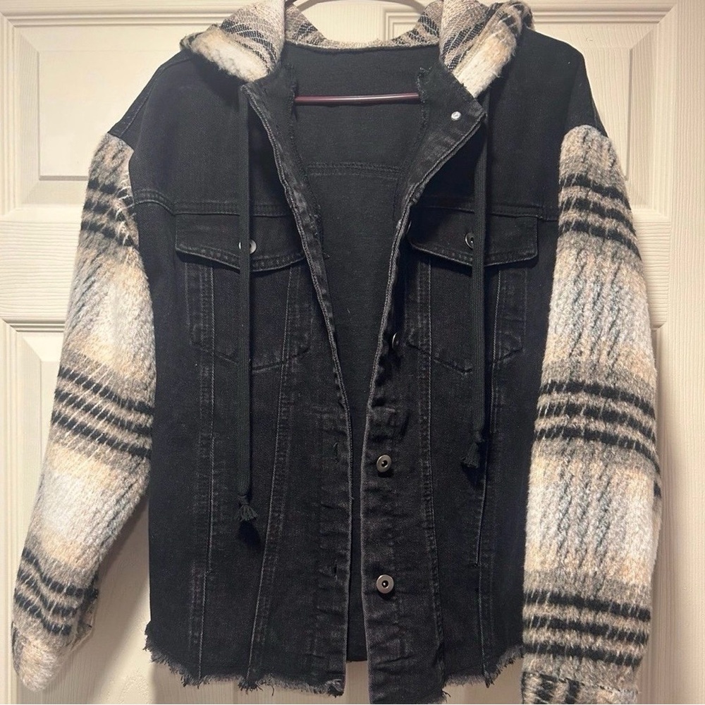 Stylish Black and Plaid Women's Jacket - Picture 5 of 5